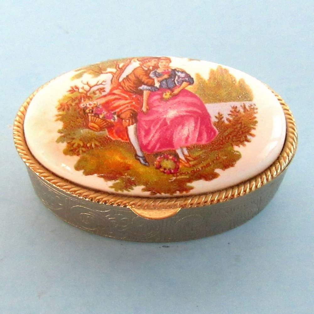 Porcelain & ornate gold tone vintage metal pill or ring box - Fragonard couple